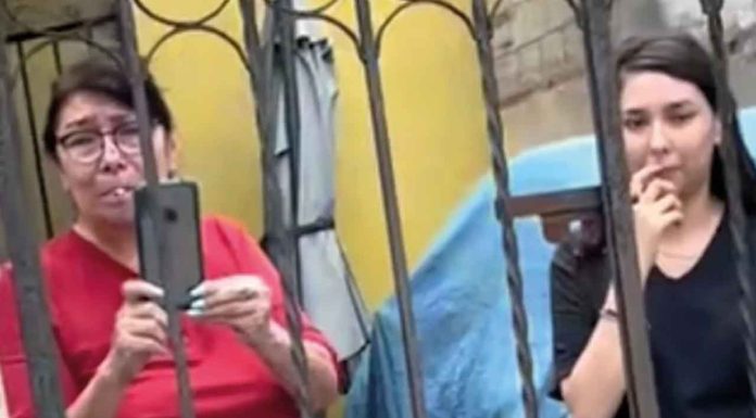 #VIDEO | Familia migrante mexicana vuelve de EE.UU. y se topa con invasores en su propiedad