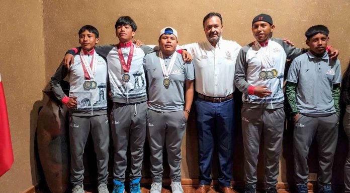 Julio Arreola reconoce a jóvenes deportistas de Urandén que triunfaron en la Olimpiada Nacional 2025