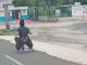#VIDEO || Mujer sorprende pedaleando en plena carretera Xalapa-Coatepec