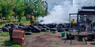 #VIDEO | Desconocido provoca incendio de llantas en Apatzingán