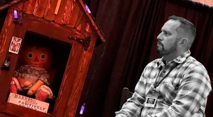 #Internacional | Muere cuidador de Annabelle durante una gira con el objeto maldito; su misterioso deceso desata teorías paranormales