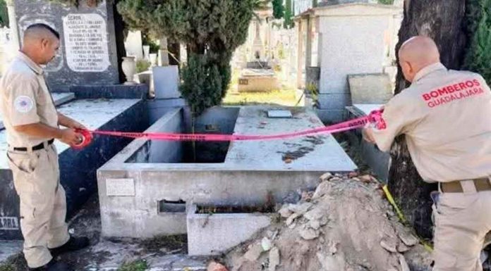 Mujer muere tras caer en una cripta en el Panteón Guadalajara