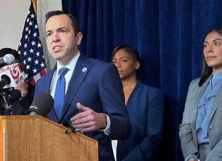 Juez Federal detiene intento de Trump de modificar ciudadanía por nacimiento