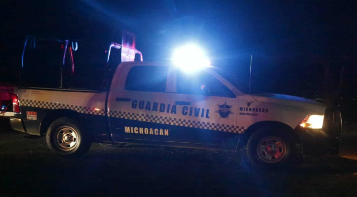 Delincuentes dejan narcomanta en un puente al norte de Morelia