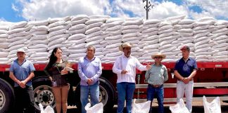 Apoyo directo a productores de Puruándiro con fertilizante a bajo costo