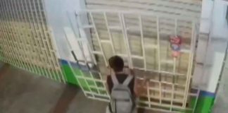 #VIDEO || Captan en video a un presunto ladrón llevándose una protección antirrobo… ¡la arrancó de la pared!