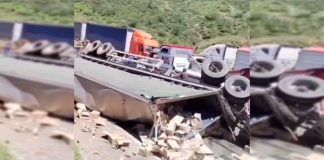 #VIDEO || Volcadura de tráiler con cerveza provoca rapiña en Aguascalientes