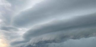 #VIDEO || Una gigantesca shelf cloud cubre la ciudad en plena alerta meteorológica