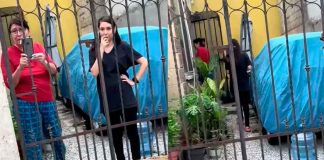 Familia vuelve a México tras vivir años en EU y encuentran su casa invadida por dos mujeres