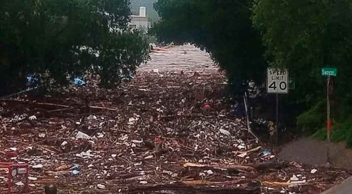 Mueren 13 personas y desaparecen 20 niños campistas en inundación repentina en Texas