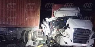 Aparatoso choque por alcance entre tráileres deja un lesionado
