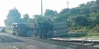#VIDEO | Vuelca tráiler en la autopista México-Guadalajara