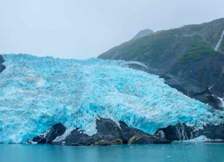 #VIDEO || 🧊🌊 ¡Tsunamis de hielo en Siberia! La naturaleza más salvaje se desata en el lago Baikal
