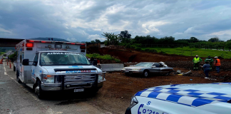 Auto se accidenta en la autopista Siglo XXI; 6 heridos leves