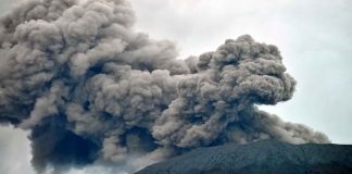 #VIDEO || Erupción masiva del volcán Marapi sacude Sumatra Occidental