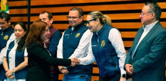 Yarabí Ávila reconoce a estudiantes que realizarán su servicio social en las comunidades que más lo necesitan