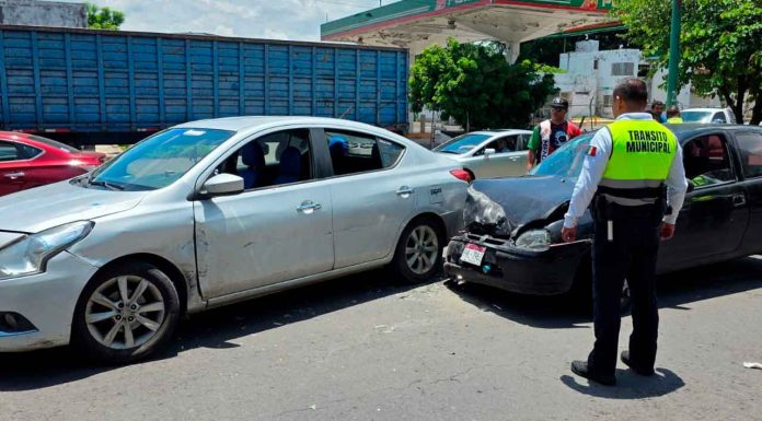 Dos mujeres heridas tras choque vehicular en la Ejidal Sur
