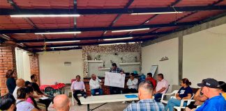 Adolfo Torres lidera reunión con vecinos y transportistas por obras de agua potable