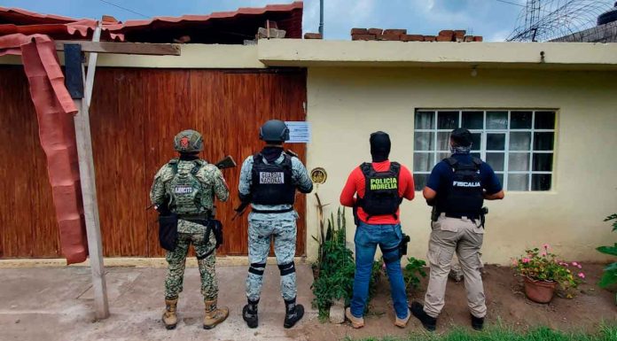 Fiscalía General catea un inmueble en Morelia y asegura dosis de narcótico; hay una persona detenida