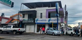 Accidente vehicular en zona comercial de Uruapan deja dos heridos