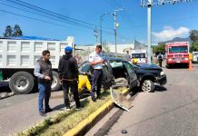 Se registra carambola vehicular cerca de la Macroplaza Estadio; hay 2 heridos
