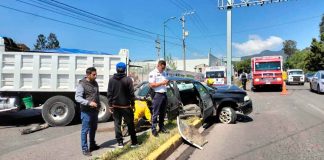Se registra carambola vehicular cerca de la Macroplaza Estadio; hay 2 heridos