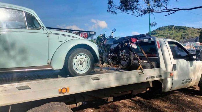 Motociclista queda herido en choque contra auto en Morelia