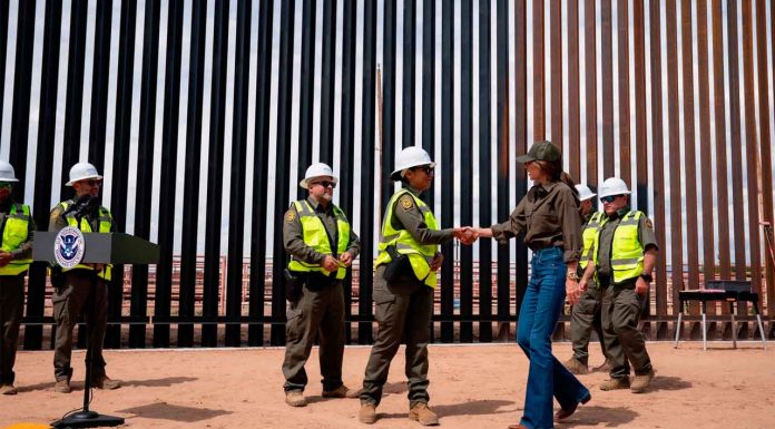 #VIDEO|| EE. UU. pinta de negro la frontera sur para reforzar su seguridad: “Muy difícil de escalar”, afirma la secretaria Noem