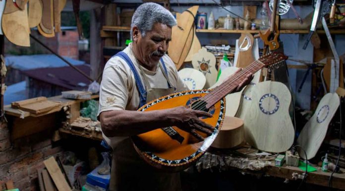 Gobierno de Michoacán avanza en la Indicación Geográfica de la guitarra de Paracho: Casart