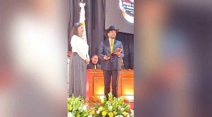 Emotivo mensaje de agradecimiento y compromiso en el primer informe de gobierno municipal LIC Humberto Jiménez presidente de los Reyes Michoacán