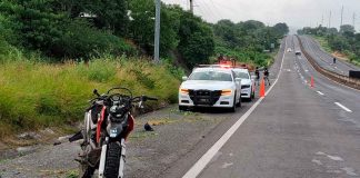 Motociclista resulta gravemente herido en accidente sobre la Apatzingán-Cuatro Caminos