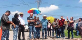 Adolfo Torres atiende solicitud de habitantes de La Aldea para mejora del servicio de agua potable