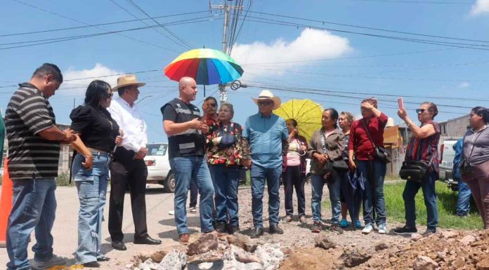 Adolfo Torres atiende solicitud de habitantes de La Aldea para mejora del servicio de agua potable