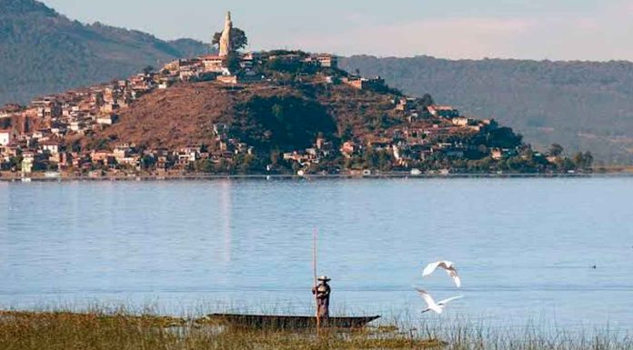 Edil de Pátzcuaro señala que se han presentado más de 800 denuncias por extracción ilegal de agua del lago