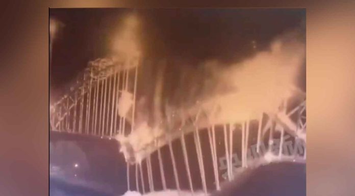 VIDEO || Tragedia en Qinghai: colapsa puente en construcción sobre el río Amarillo