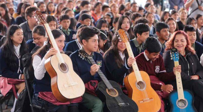 “Michoacán Toca con Guitarras de Paracho” apuesta por enseñanza artística y apoyo artesanal, entregará 5 mil 300 guitarras
