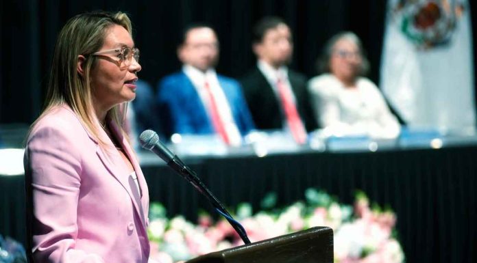Yarabí Ávila insta a graduados de Arquitectura a defender la igualdad de oportunidades y luchar contra la discriminación de género