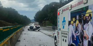 Se registra accidente vehicular en la Siglo XXI, tramo Pátzcuaro-Uruapan