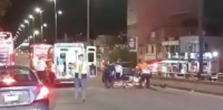 Choque entre moto y auto deja 2 heridos sobre puente del Libramiento Norte de Morelia