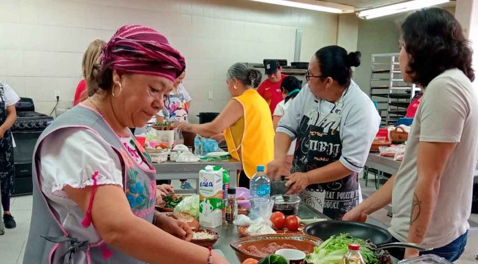 Alfonso Martínez fortalece programas para capacitar y abrir oportunidades para las mujeres