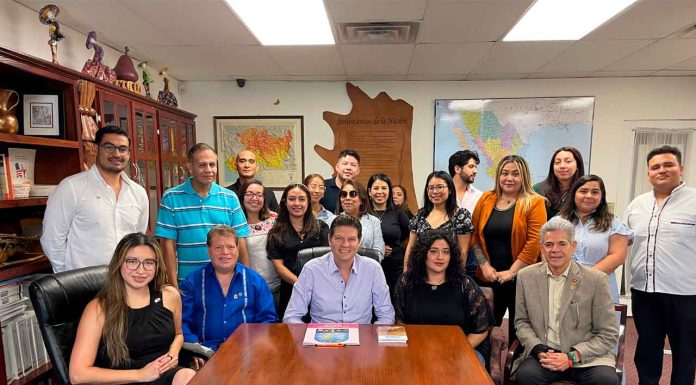 Alfonso Martínez dialoga y construye con jóvenes migrantes