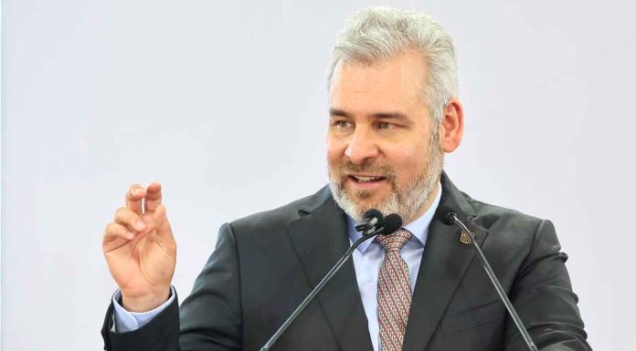 Cero tolerancia, Michoacán separa a agente por maltrato animal y cubre atención de perro herido: Bedolla