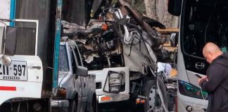 Seis muertos y 50 heridos tras explosión de camión bomba en Escuela Militar de Cali; además derribaron un helicóptero policial