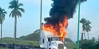 Tractocamión se incendia en patio de maniobras del puerto de LC