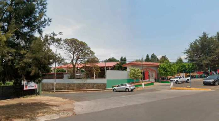 #VIDEO || Padres de familia del CECyTE 02 de la región occidental del estado de Michoacán, exigen la salida de funcionaria y advierten posibles acciones si no interviene el Director General