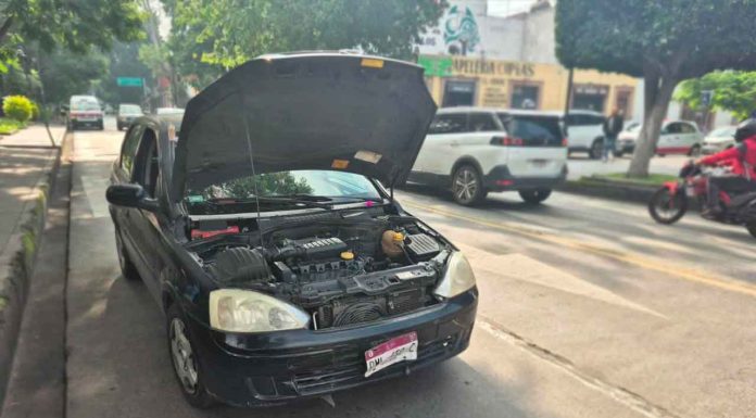 Se registra choque entre auto y moto en el Centro Histórico de Morelia