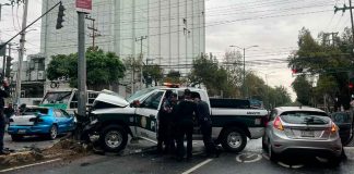 #VIDEO || Patrulla choca a gran velocidad en Iztapalapa; hay varios lesionados