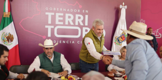 Bedolla revisa propuestas de rehabilitación de caminos rurales en audiencia pública en Acuitzio