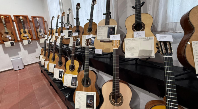 Inicia venta de guitarras y juguete tradicional en Feria de Paracho