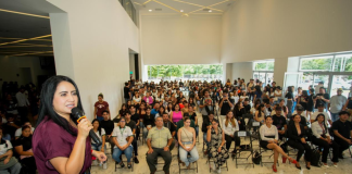 Gladyz Butanda presenta Plan de Movilidad a jóvenes de Apatzingán